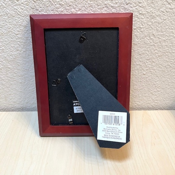 Wooden Frame for Art/Photos. Fits up to 5x7. A Beauty! Unused, New. - Picture 7 of 8